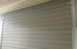 Tại Sao Cửa Cuốn Đang Trở Thành Tiêu Chuẩn Cho Ngôi Nhà Hiện Đại?